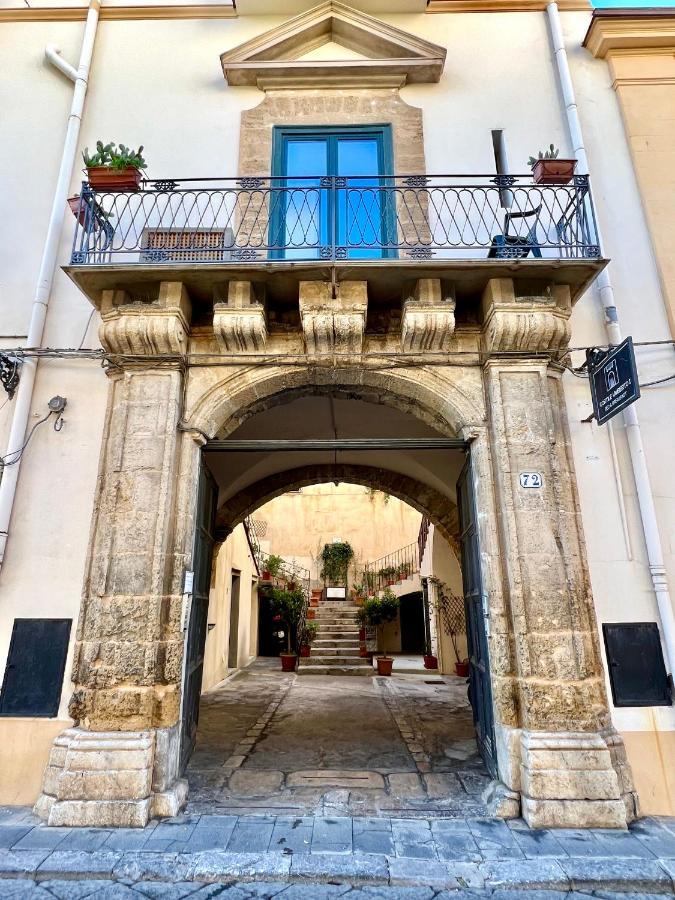 Bed and Breakfast Cortile Umberto I Чефалу Экстерьер фото