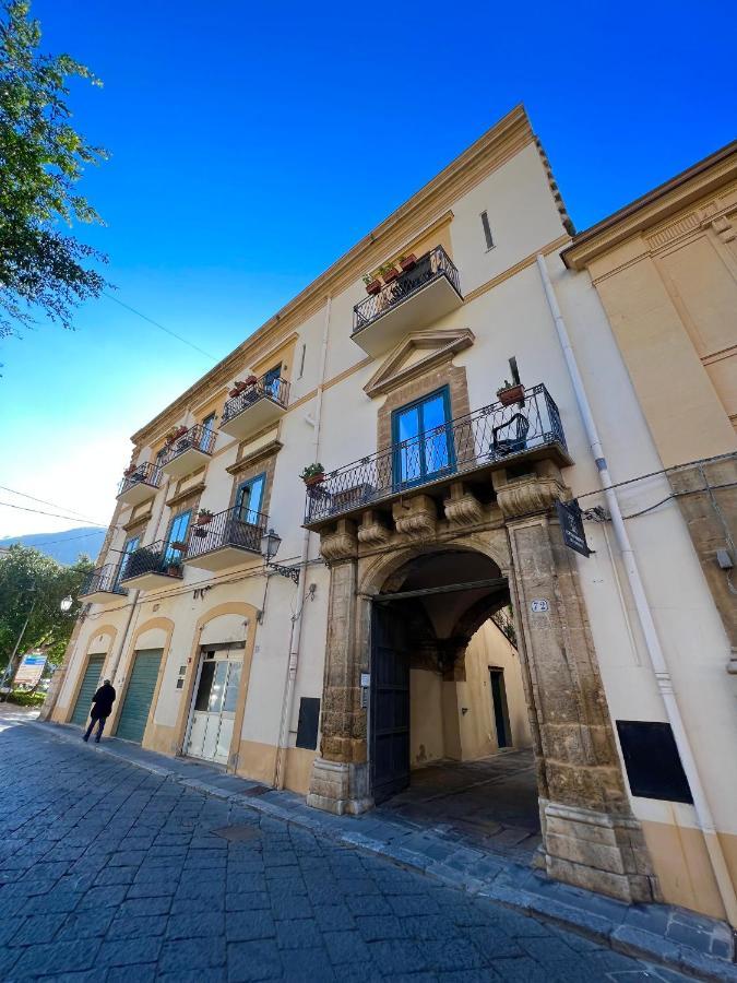 Bed and Breakfast Cortile Umberto I Чефалу Экстерьер фото