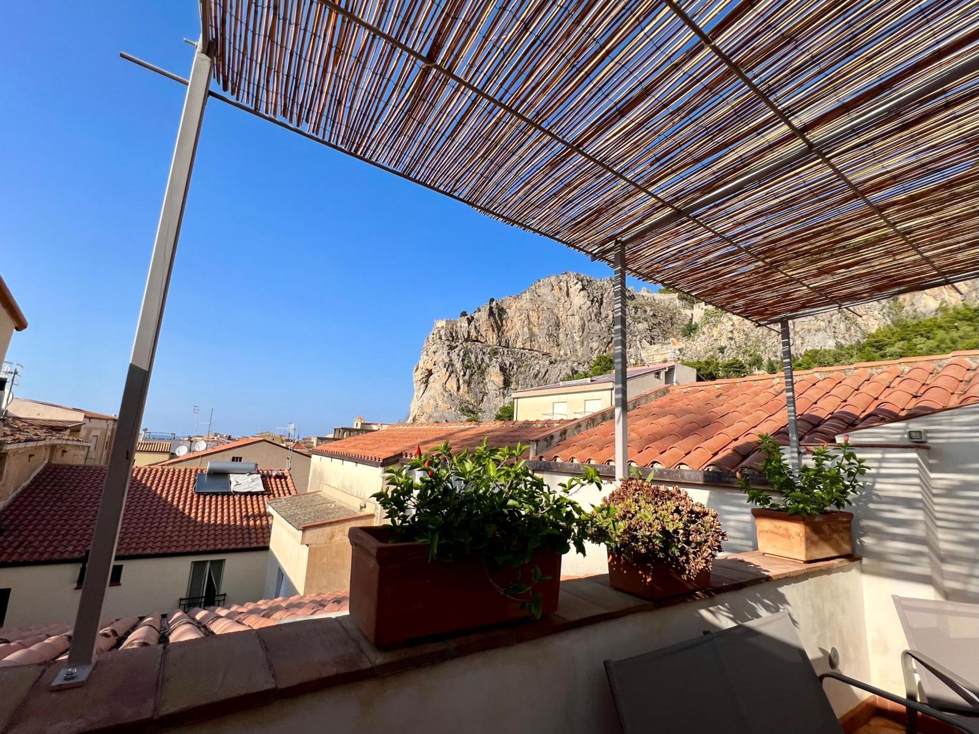 Bed and Breakfast Cortile Umberto I Чефалу Экстерьер фото