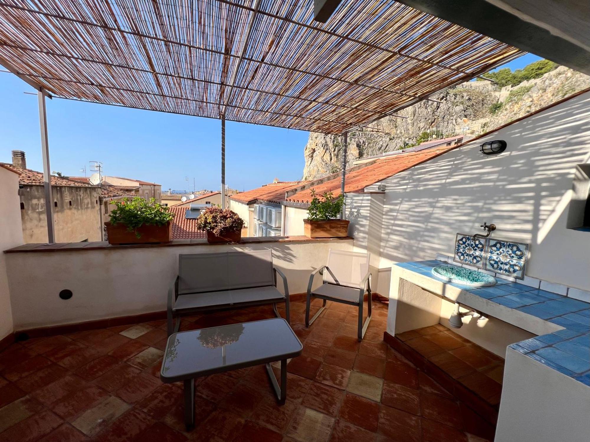 Bed and Breakfast Cortile Umberto I Чефалу Экстерьер фото