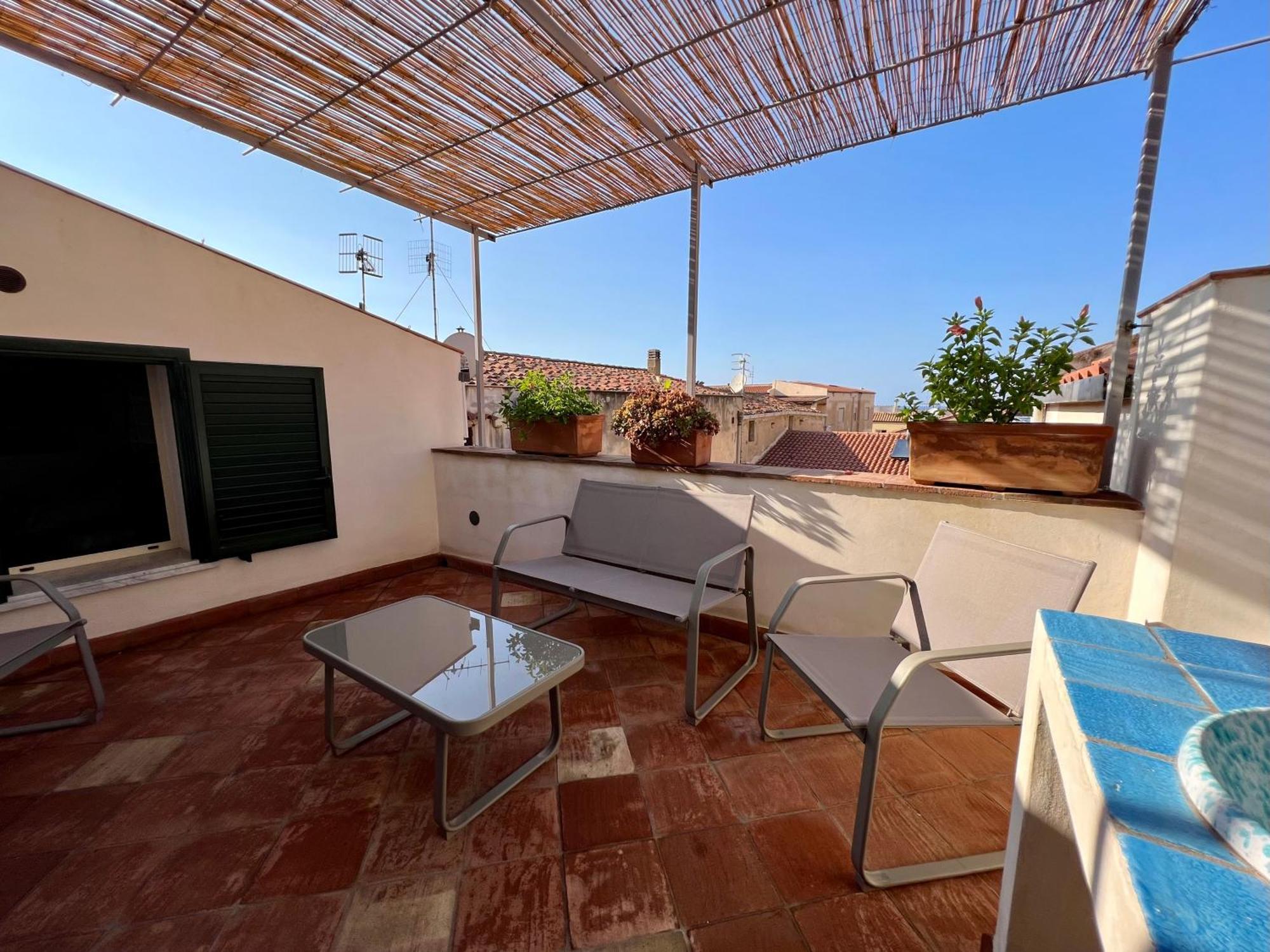 Bed and Breakfast Cortile Umberto I Чефалу Экстерьер фото