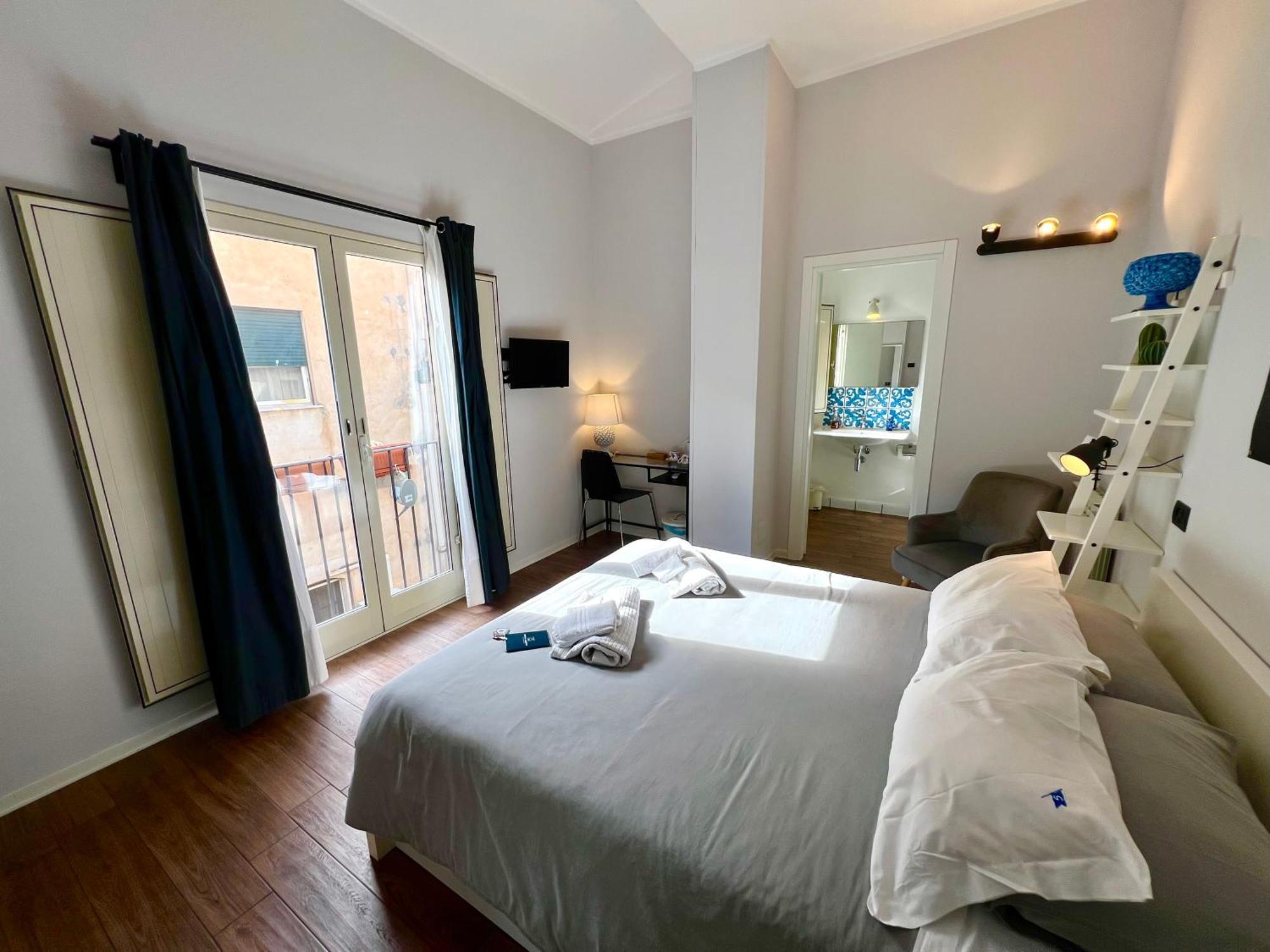 Bed and Breakfast Cortile Umberto I Чефалу Экстерьер фото